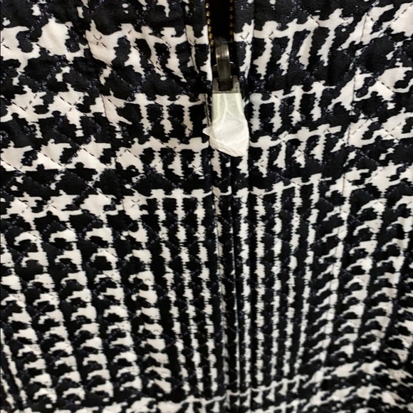 Black and white vest - Picture 2 of 3